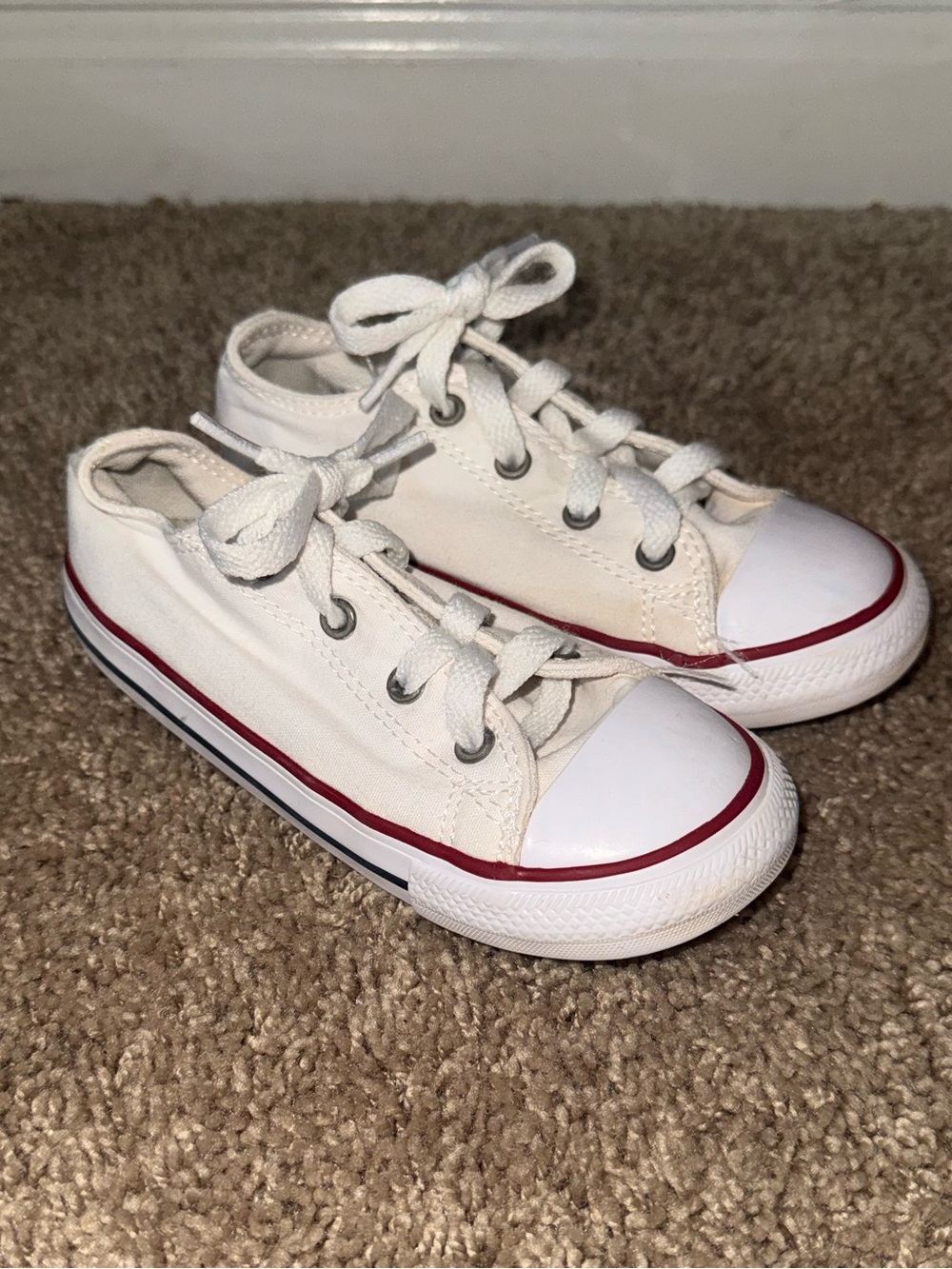Toddler Converse Chuck Taylor All Star low-top sneakers Size 10